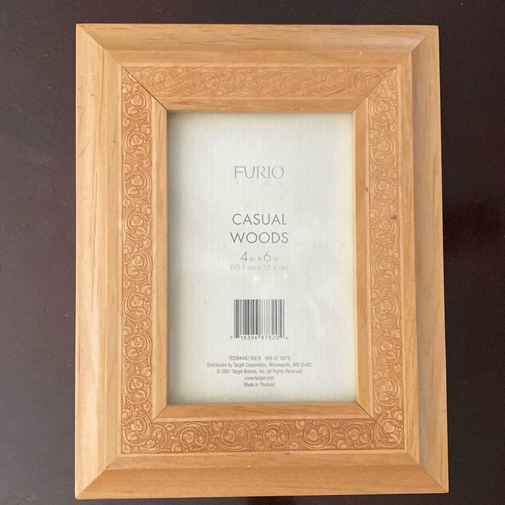 Vintage Furio light oak casual woods 4X6 photograph frame